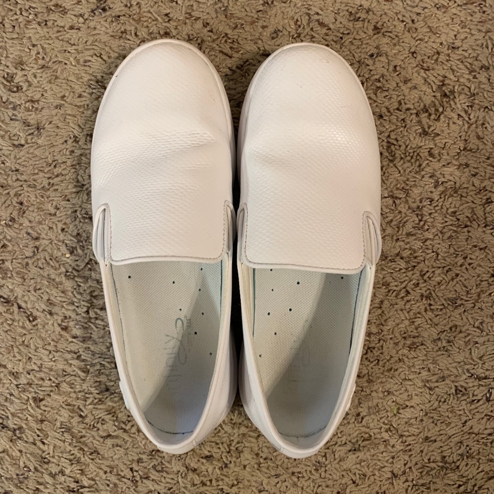 Infinity Cherokee White Leather Nursing Shoes